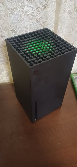 Vând xbox serie x ușor negociabil