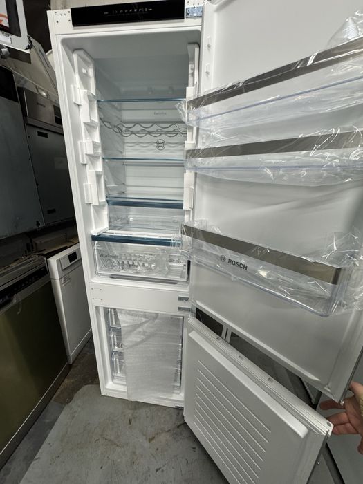 Combină frigorifică încorporabilă Bosch KIN86VSE0