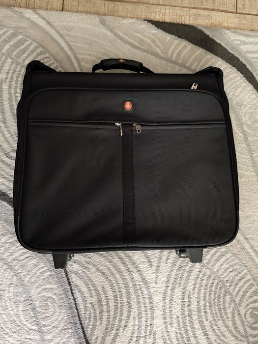 Geantă de voiaj pentru costume swiss (garment bag)