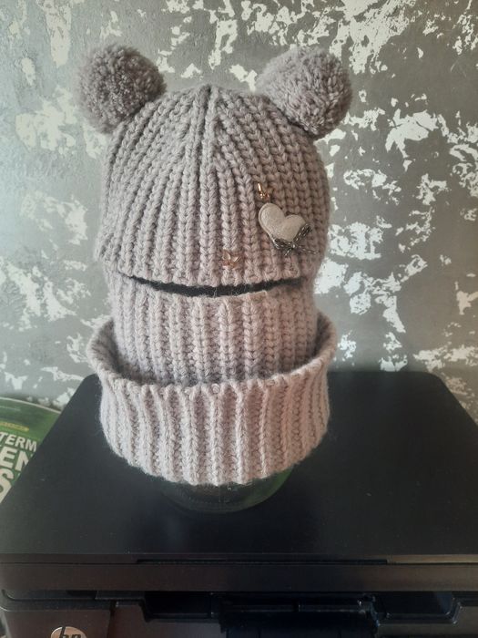 Продам шапки для девочки