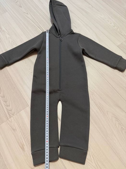 Продам комбинезоны детские