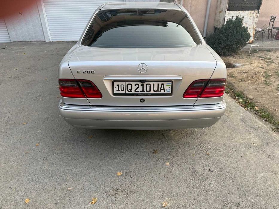 Mercedes-Benz  Avangard 111