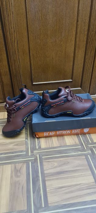 Продам кожаные кроссовки.