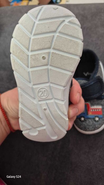 Нови пантофи 20 номер VTY