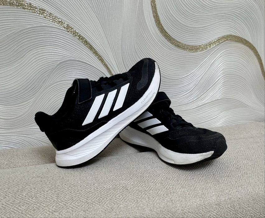 Кроссовки Adidas