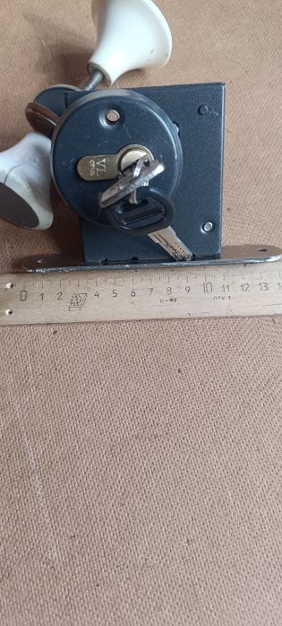 Продам внутреннии замок