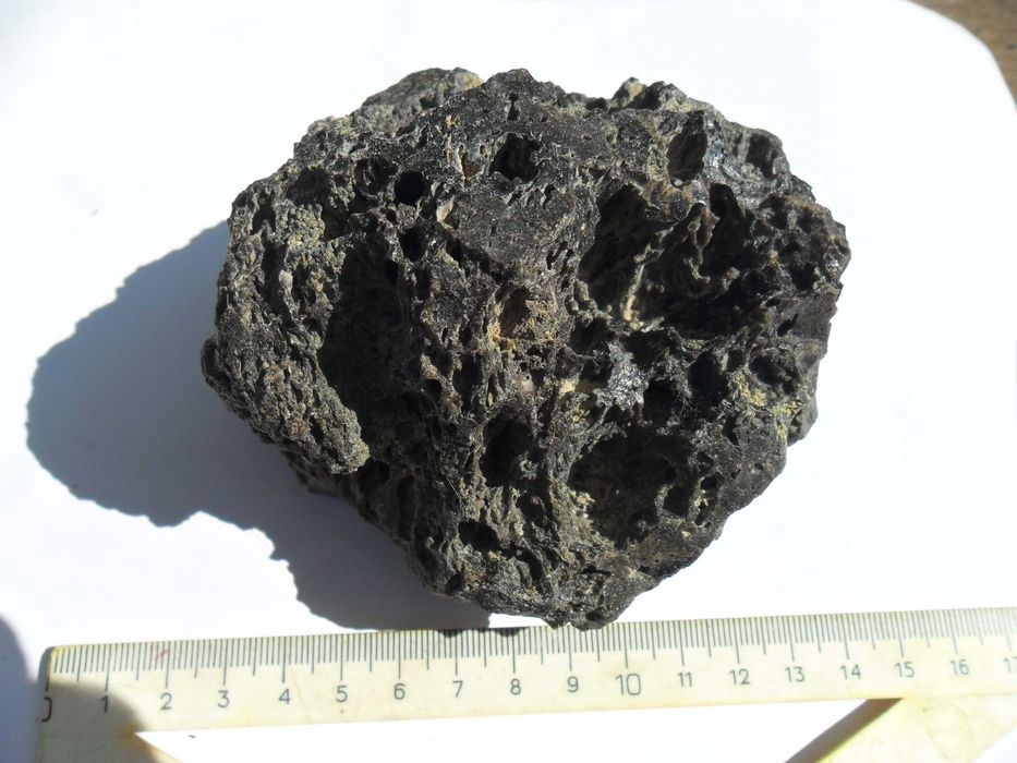 Жаманшинит ( метеорит образовал при ударе) импакт кратера Жаманшин.