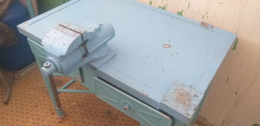 Продам тиса со столом