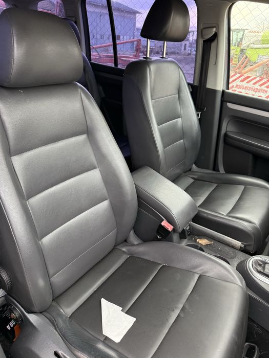 На части Vw Touran 1.9tdi автомат Dsg кожен салон 7 места