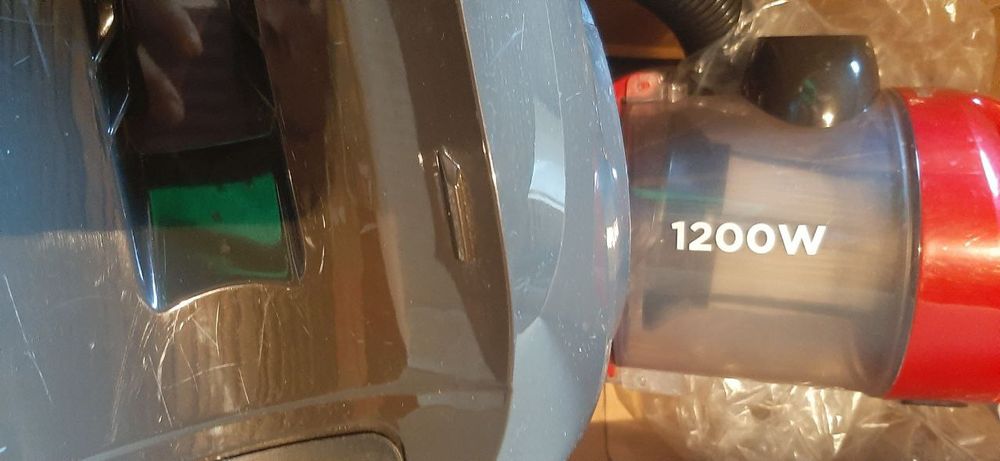 Продам пылесос очень легкий, компактный