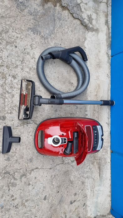 Прахосмукачка-Miele C3