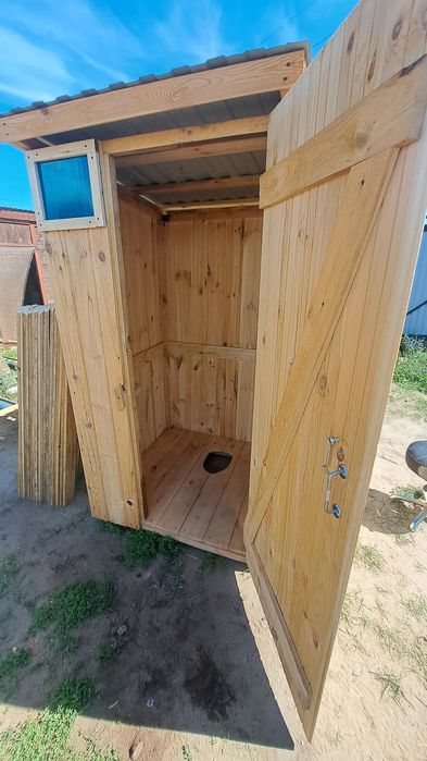 В продаже уличный туалет.