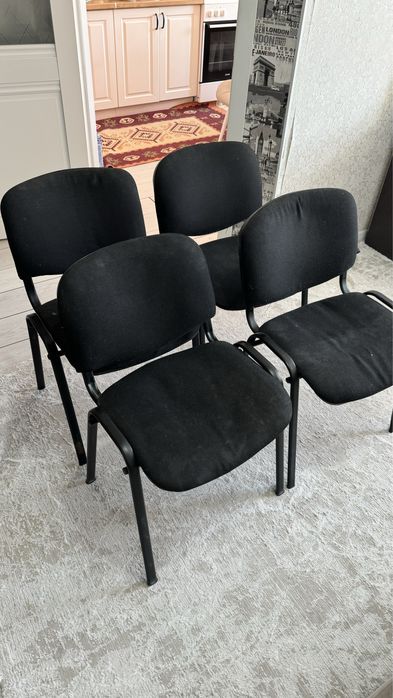 Стулья черные