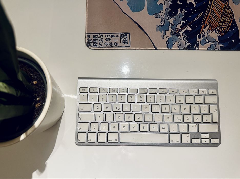 Tastatură Apple Bluetooth | aluminiu | A1314 | QWERTZ | Se poate testa