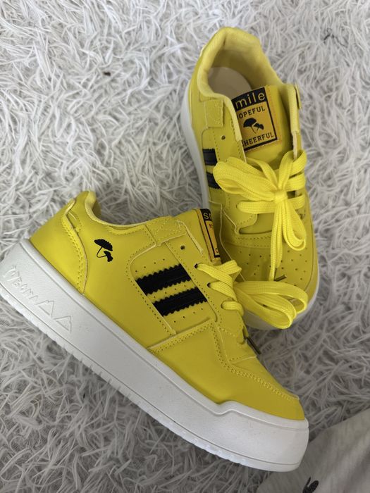 Продам новые кроссовки