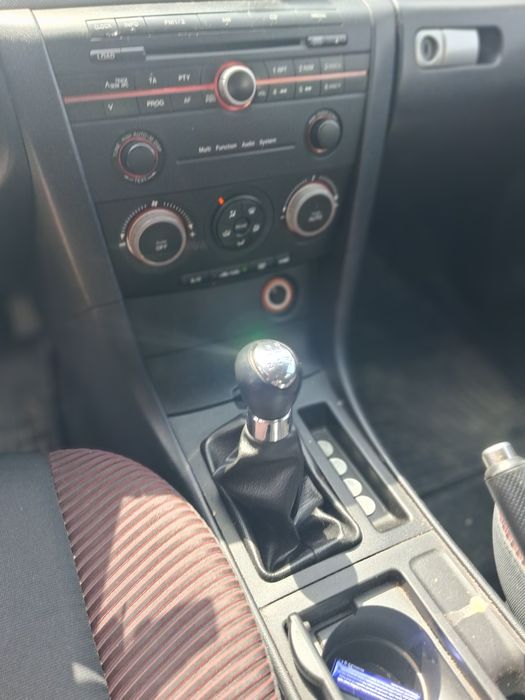 Vand Mazda 3 an 2006 motorina 150cc