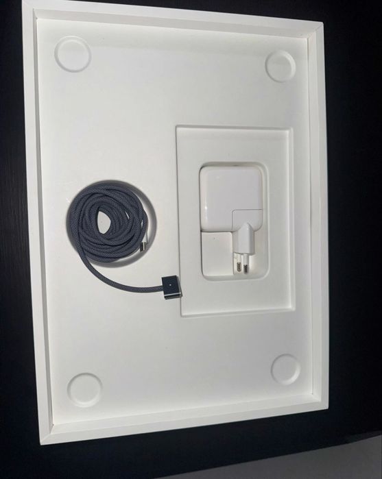 *Може комнтар на цената* Apple macbook 13’ m3