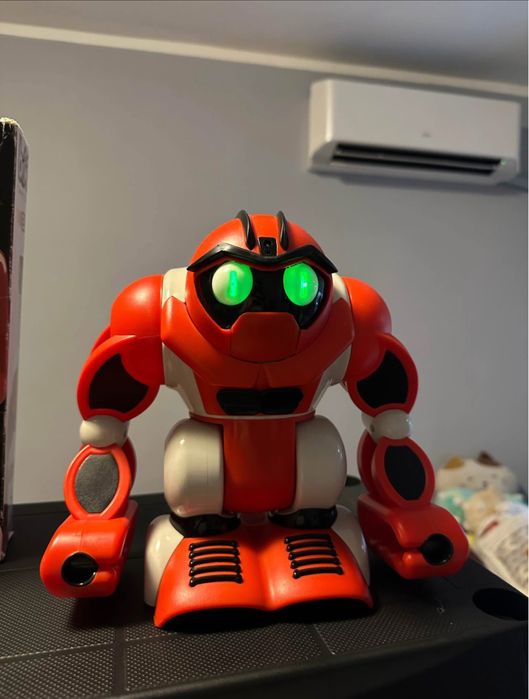 Интерактивен робот boombot с кутия