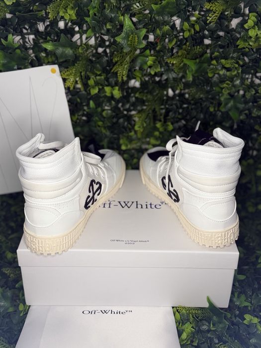 Adidasi/Sneakers off white black and white off court 3.0