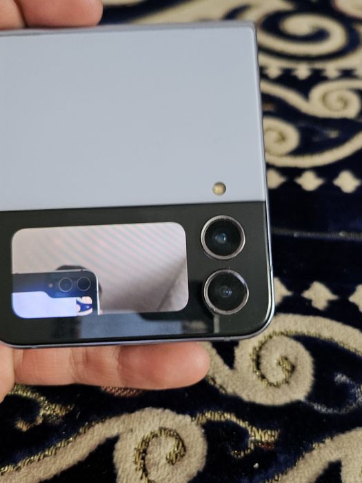 Продается телефон z flip 4 ,256