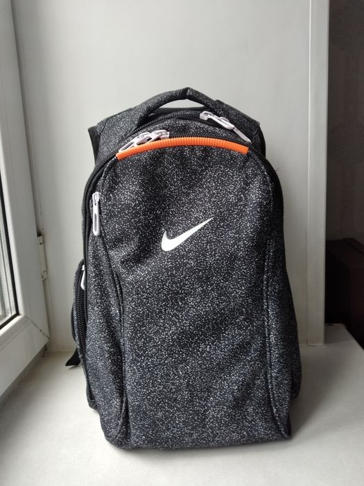 Ранец  школьный. Сумка-ранец для спорт.формы.