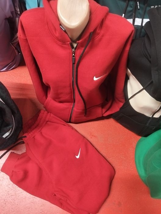 Trening Nike  .. roșu și gri