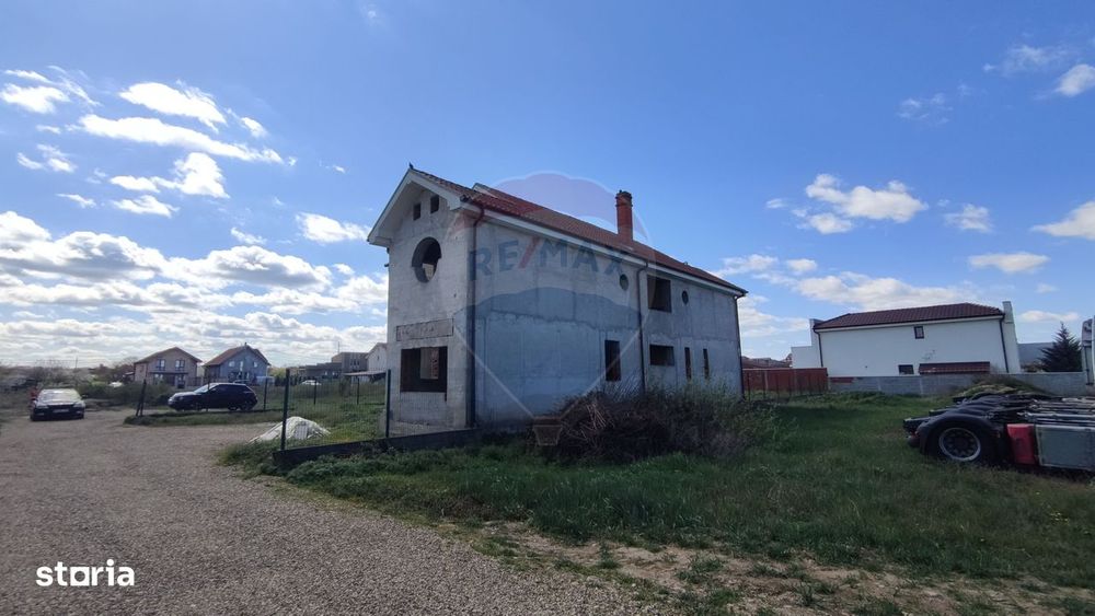Vilă P+E, 378 mp, la roșu, Sânmartin, arhitectură unică, teren 726 mp