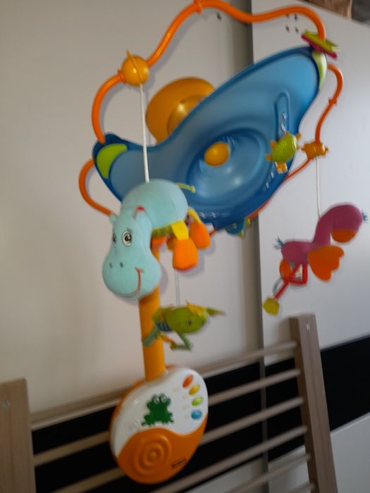 Музикална играчка/въртележка за бебешка кошара "Tiny love". Промоция!