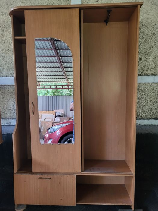 Продам прихожу с зеркалом, недорого!