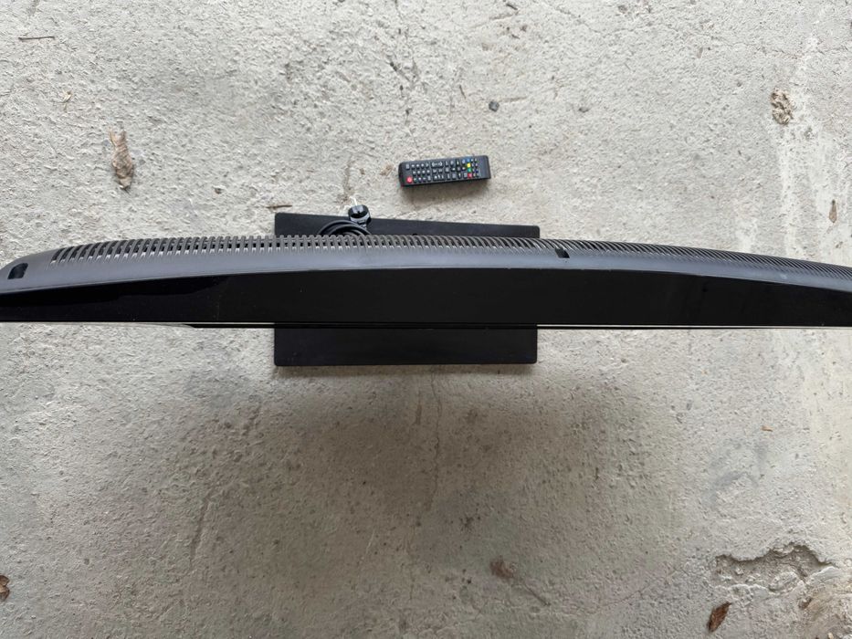 Телевизор SAMSUNG LE32A330J1 с дистанционно