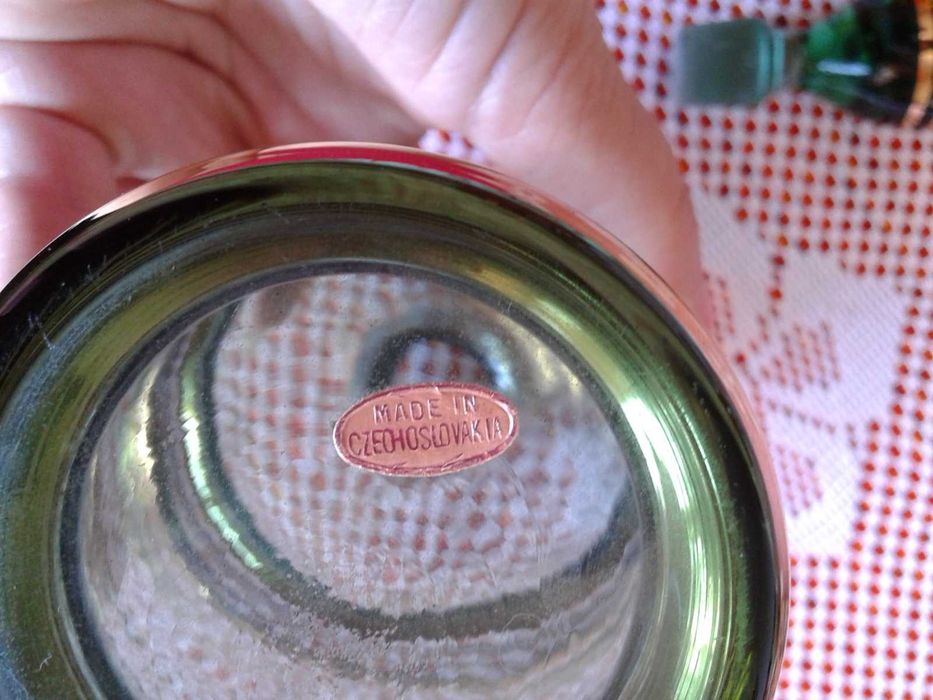 Ваза от калиево стъкло. Бохемско стъкло. Купа стъклена. Шише