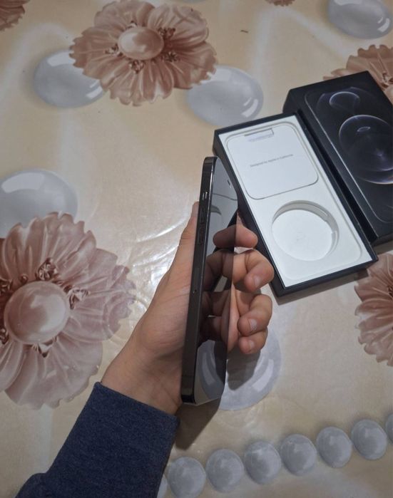 Iphone  12 pro max. 256 gbli