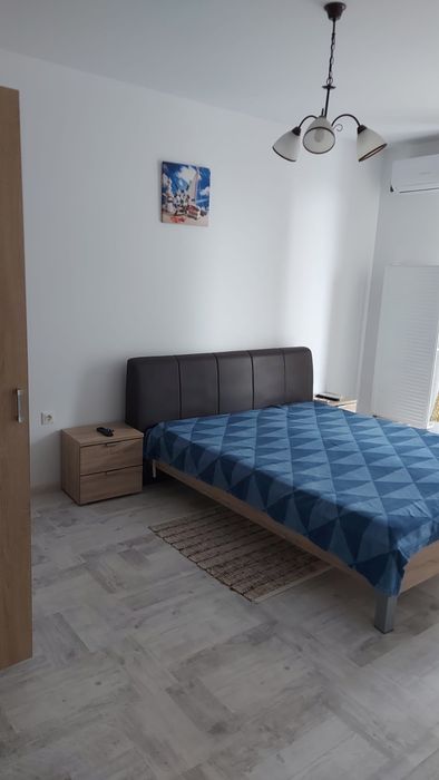 Inchiriez apartament 2 camere,decomandat