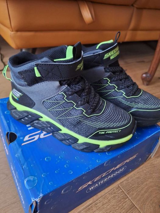 Боти за момче skechers,номер 30,водонепромокаеми!