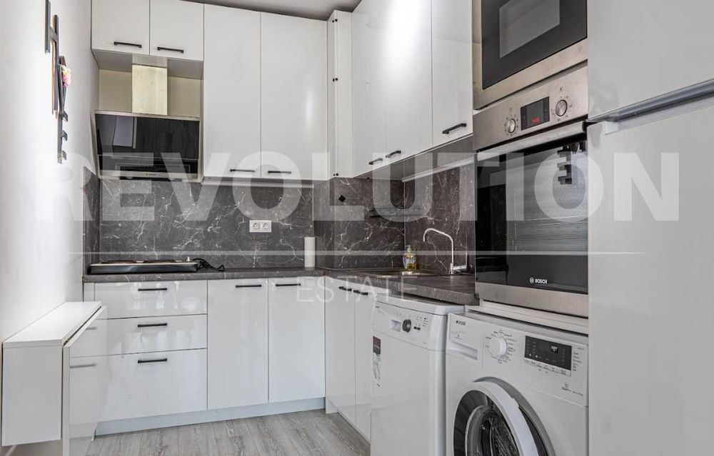 Дава се под наем Двустаен апартамент в Пловдив, Център - 76 кв.м за 650 € - Снимка #3