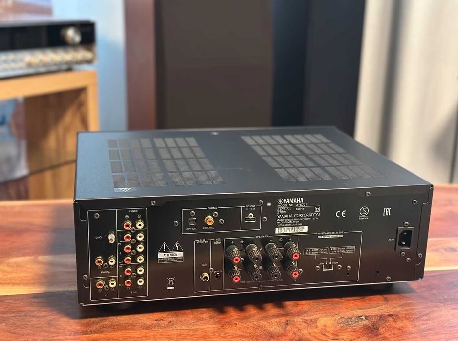 Amplificator Yamaha A-S701 Stereo impecabil ca nou