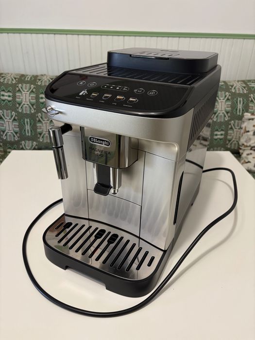 СПЕШНО!!!Кафе автомат DeLonghi MAGNIFICA EVO + подарък кафе на зърна