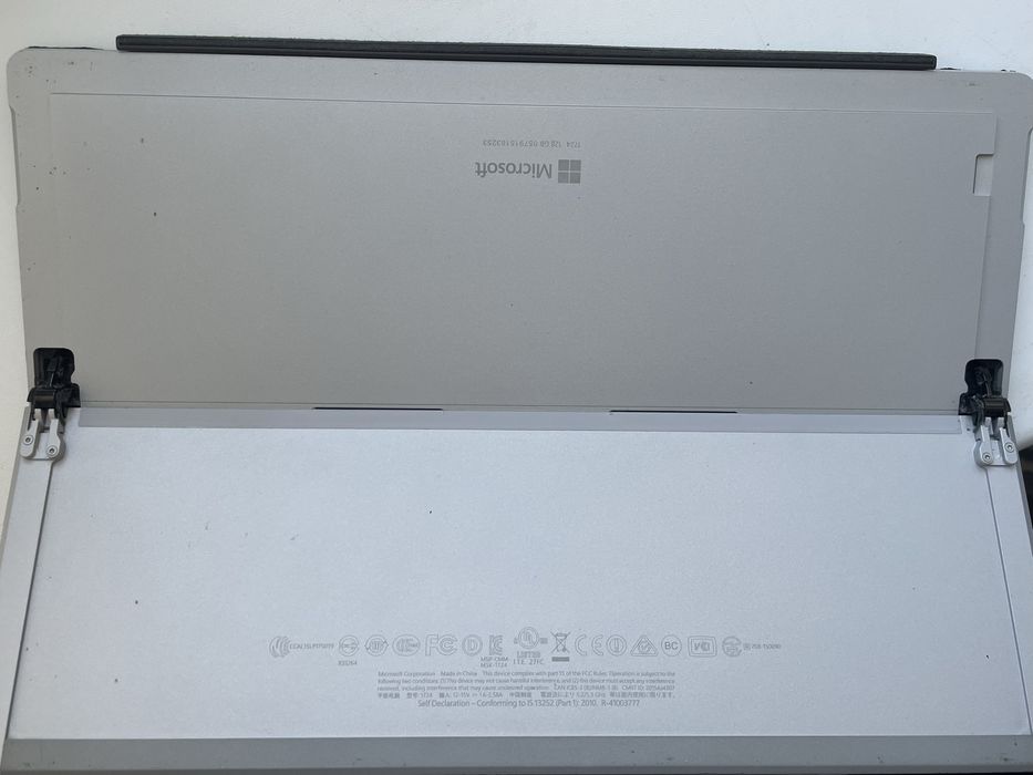 Microsoft Surface Pro 4 Intel Core i5 / 4 ГБ ОЗУ / SSD /