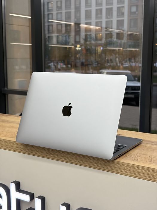 Macbook Pro M1 8/256 gb | iStatus