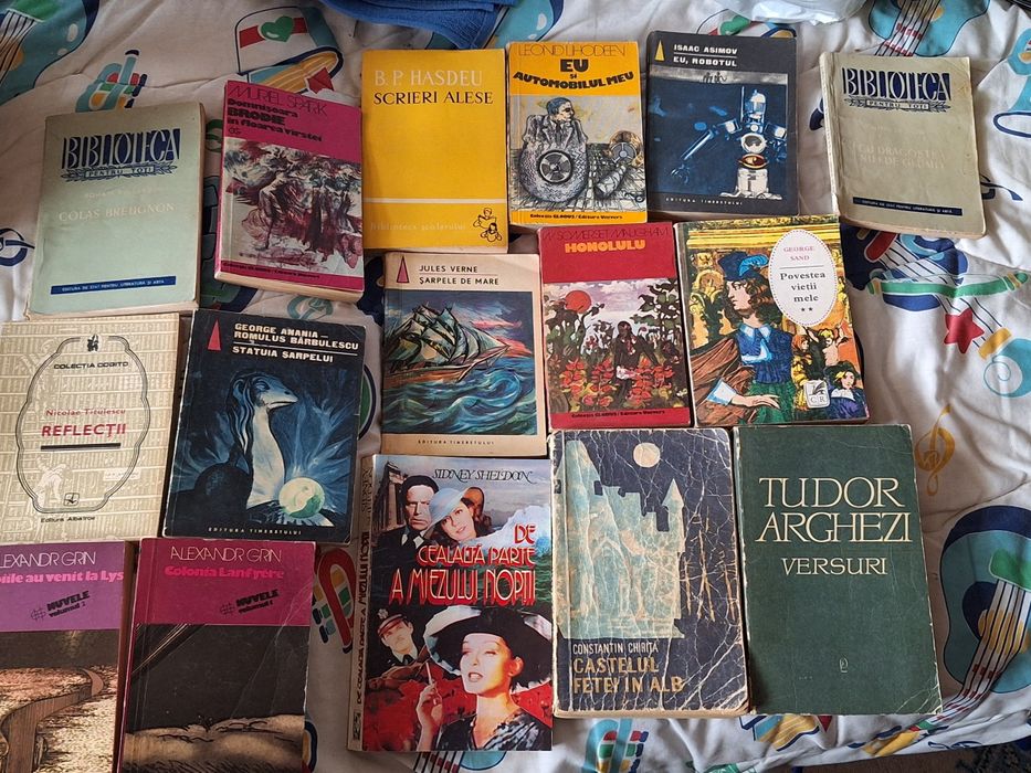 Lot 75 carti la 100 lei