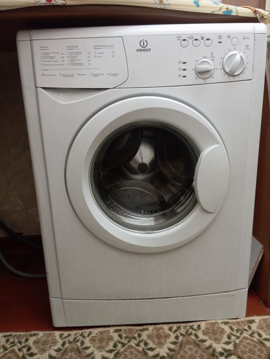 Стиральная машина INDESIT 3 кг(вмещает до 6кг)