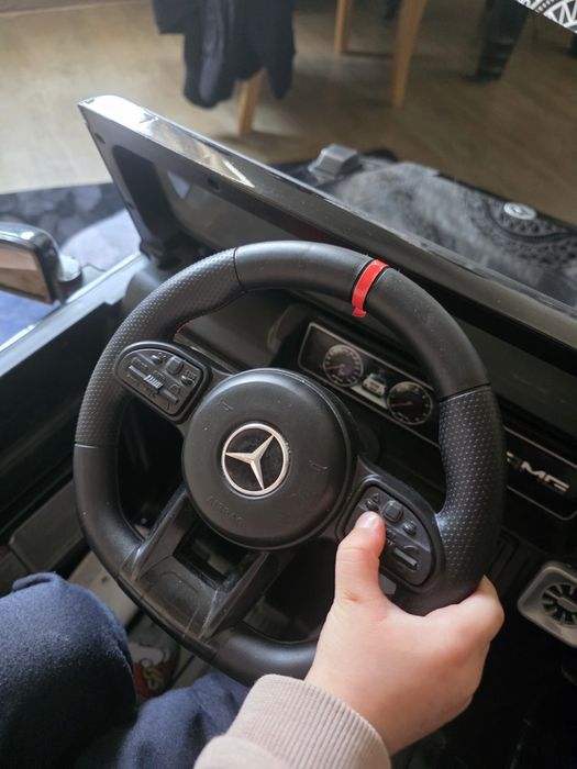 Акумулаторен джип Мерцедес