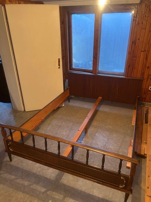 Дървена спалня / легло – като ново, неупотребявано.