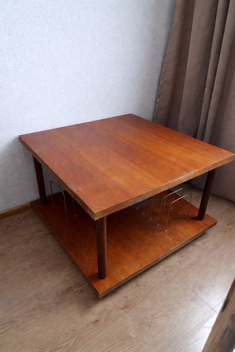 Продается журнальный столик. Торг