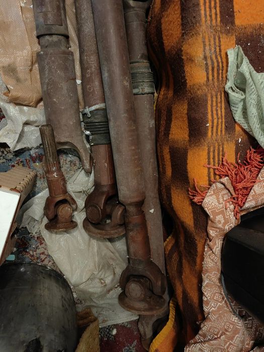 Продавам кардан за камион IFA