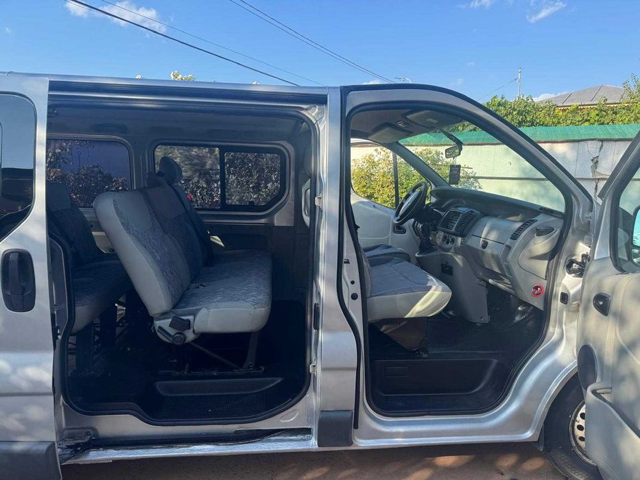 Vand RENAULT TRAFIC -- 5000 euro