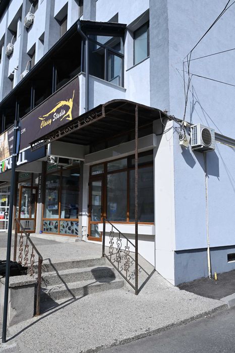 De inchiriat - Spatiu Comercial 53 mp - mun. Husi, 1 Mai, nr.1