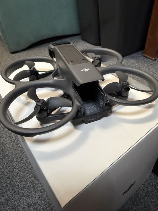 Vand drona dji avata 2 -  fly more combo- 3 acumulatori