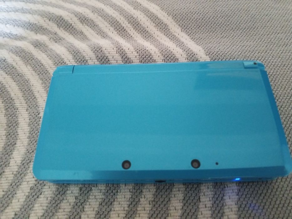 Продаю 3ds голубого цвета