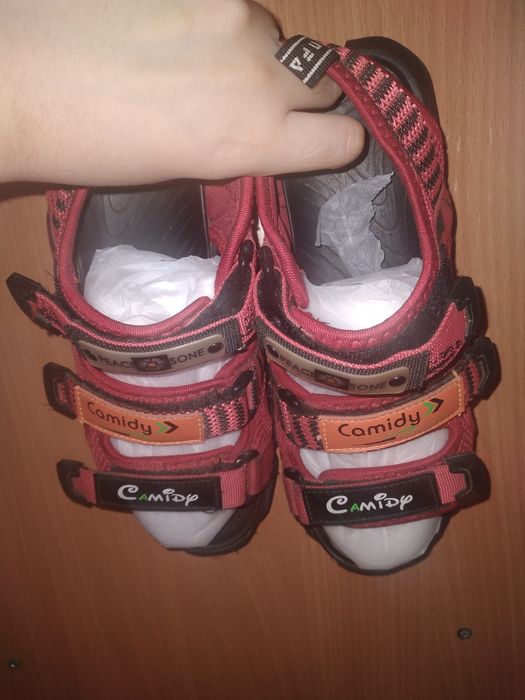 Продам летние сандалии красные